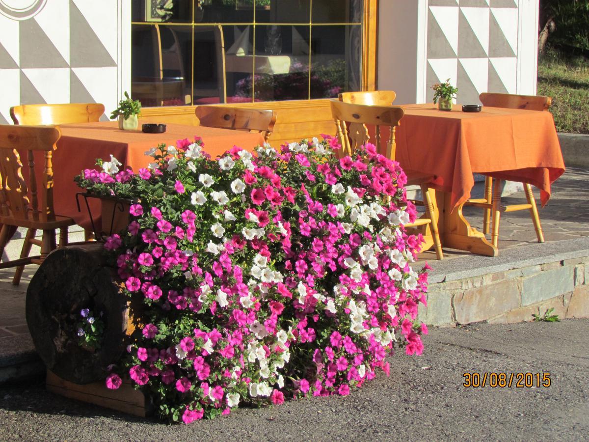 Hotel Duc De Rohan Livigno Exteriör bild
